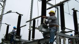 Trabajando en líneas de alta tensión de Transener. Trabajando en líneas de alta tensión de Transener.