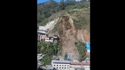 altText(Perú: Impactante alud sepulta a más de 70 casas )}