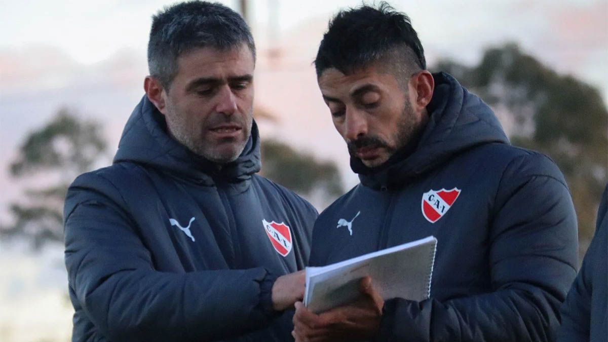 Independiente confirmó oficialmente la cancelación de varias deudas pero no podrá contar todavía con los refuerzos por una cuestión administrativa de la FIFA. Imagen del técnico del “Rojo”, Julio Vaccari. Independiente confirmó oficialmente la cancelación de varias deudas pero no podrá contar todavía con los refuerzos por una cuestión administrativa de la FIFA. Imagen del técnico del “Rojo”, Julio Vaccari.