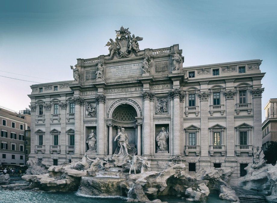 La famosa Fontana di Trevi en Roma, donde el nuevo sistema de acceso pago ya generó casi medio millón de euros en su primer mes.