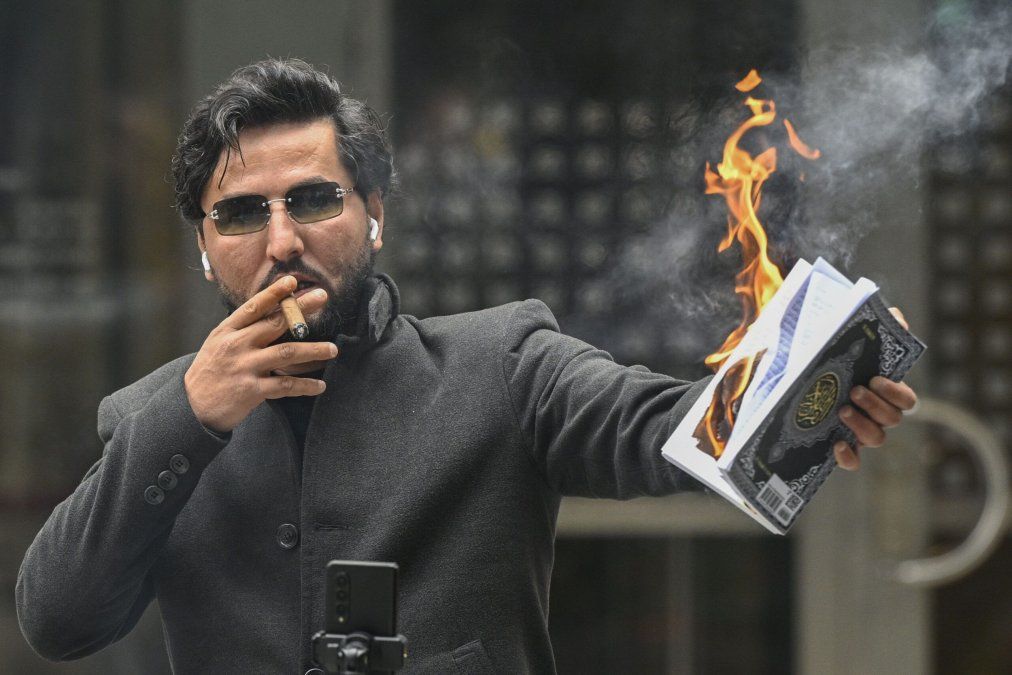 Posible complot iraní en el asesinato de un refugiado iraquí islamófobo.