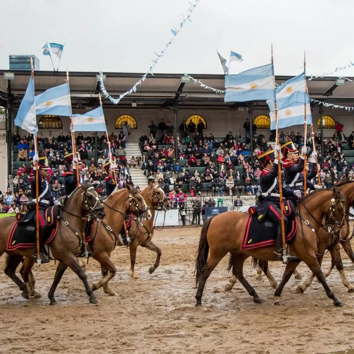 Sergio Massa brindó también un discurso en la exposición rural en el que respondió que son "medidas transitorias que pueden ser más o menos cuestionables pero que tienen que ver con la realidad del momento".