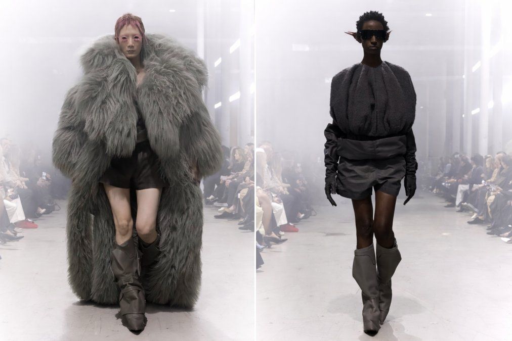 Dos siluetas de la colección femenina otoño-invierno 2026-2027 de Rick Owens durante su desfile en la Paris Fashion Week.