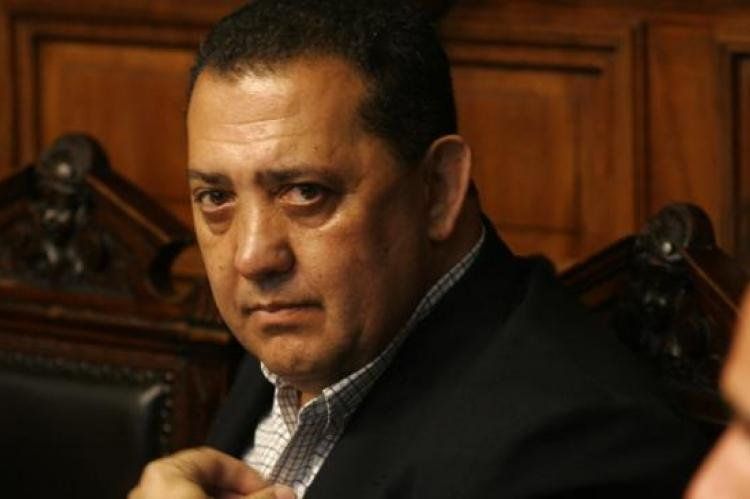 Luís DElía es un asiduo usuario de Twitter y siemmpre genera controversias con sus tuits