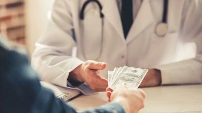 Salud: +40% en febrero, presión al PMO y copagos en clínicas