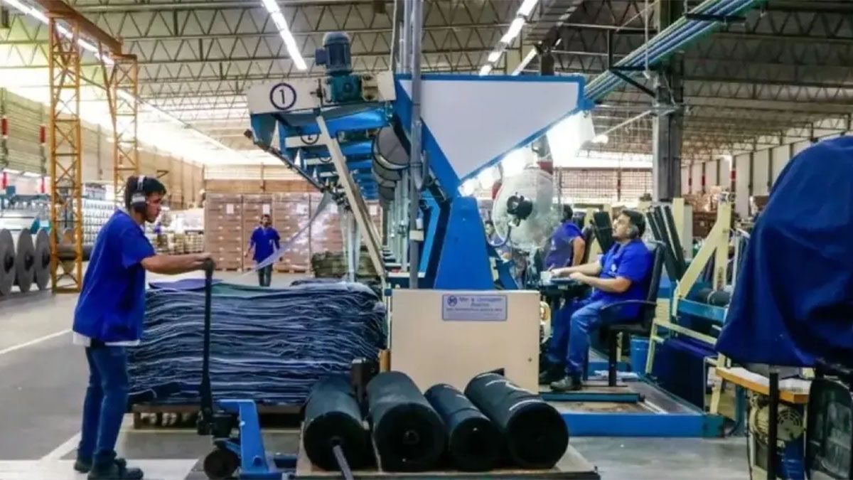 Las Pymes argentinas esquivan el sistema bancario, buscan tasas más competitivas y apuntan a nuevas alternativas con rendimiento de hasta el 8.5% en dólares. Las Pymes argentinas esquivan el sistema bancario, buscan tasas más competitivas y apuntan a nuevas alternativas con rendimiento de hasta el 8.5% en dólares.