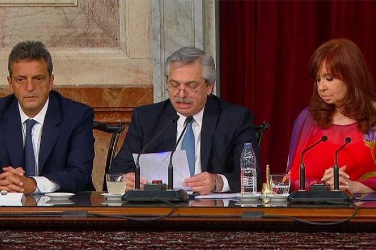 Alberto Fernández, entre Cristina Fernández de Kirchner y Sergio Massa.
