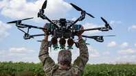 Los restos de un UAV de reconocimiento derribado evidencian el fuerte impacto de las contramedidas electrónicas ucranianas en la guerra de drones. Los restos de un UAV de reconocimiento derribado evidencian el fuerte impacto de las contramedidas electrónicas ucranianas en la guerra de drones.