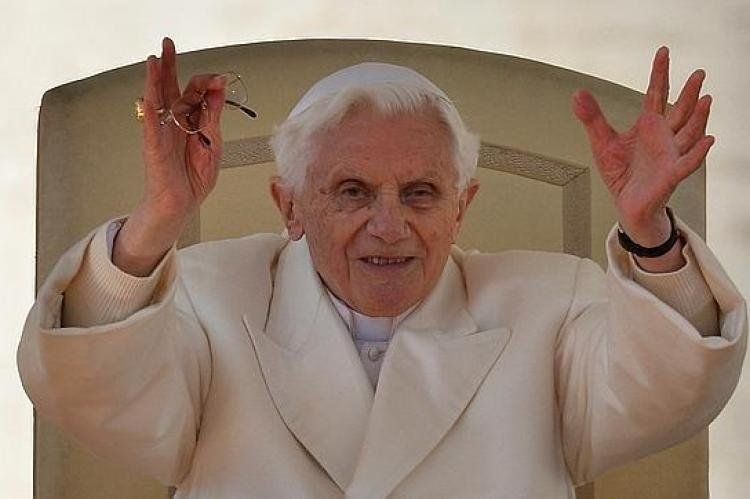 Benedicto XVI, ha asegurado en su última audiencia en el Vaticano, que jamás se ha sentido solo para guiar a la Iglesia pese a que durante su pontificado ha habido momentos difíciles y ha advertido que su renuncia no significa que vuelve a la privada,