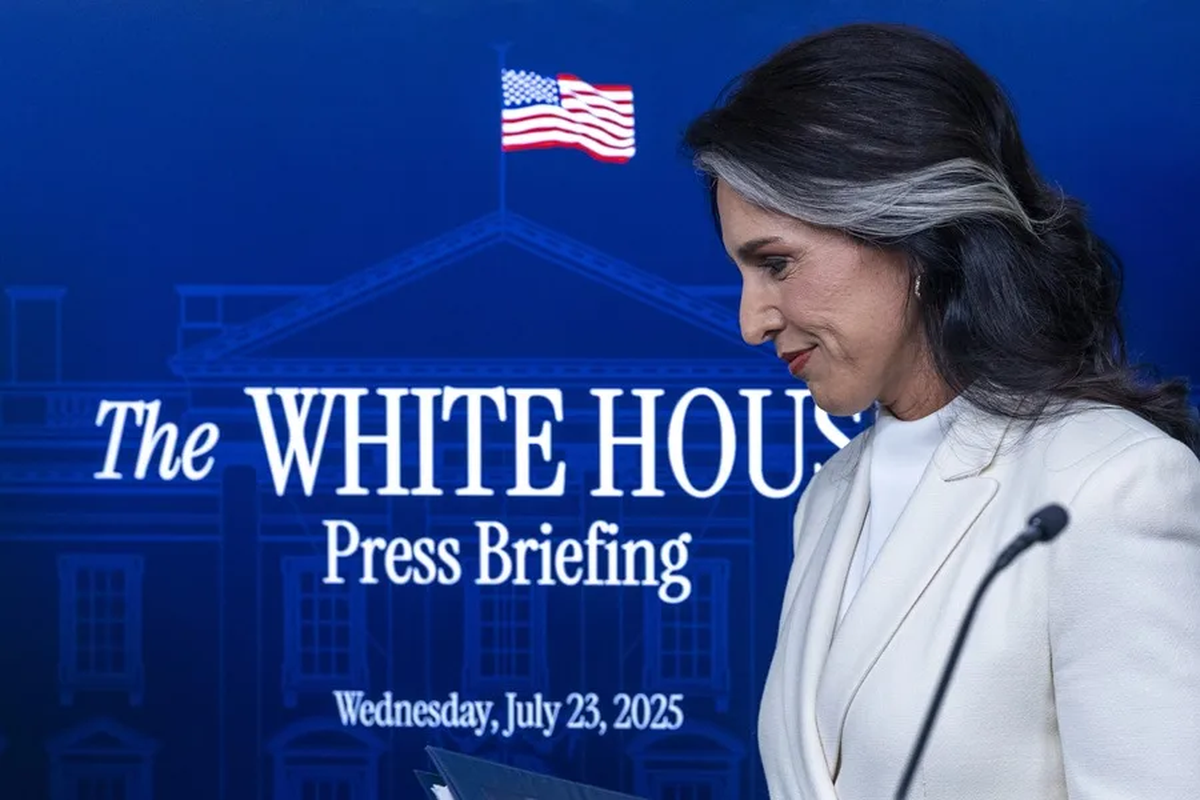 Perfil: Tulsi Gabbard, en marzo, declaró ante el Congreso que Irán no estaba cerca de conseguir un arma nuclear, afirmación que contradice el discurso de Trump para justificar el inicio de la ofensiva contra la República Islámica. (Foto Agencia EFE/Shawn Thew) Perfil: Tulsi Gabbard, en marzo, declaró ante el Congreso que Irán no estaba cerca de conseguir un arma nuclear, afirmación que contradice el discurso de Trump para justificar el inicio de la ofensiva contra la República Islámica. (Foto Agencia EFE/Shawn Thew)