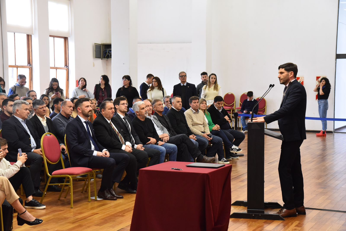  Gobiernos locales firmaron un acta compromiso de adhesión a la actividad. Gobiernos locales firmaron un acta compromiso de adhesión a la actividad.