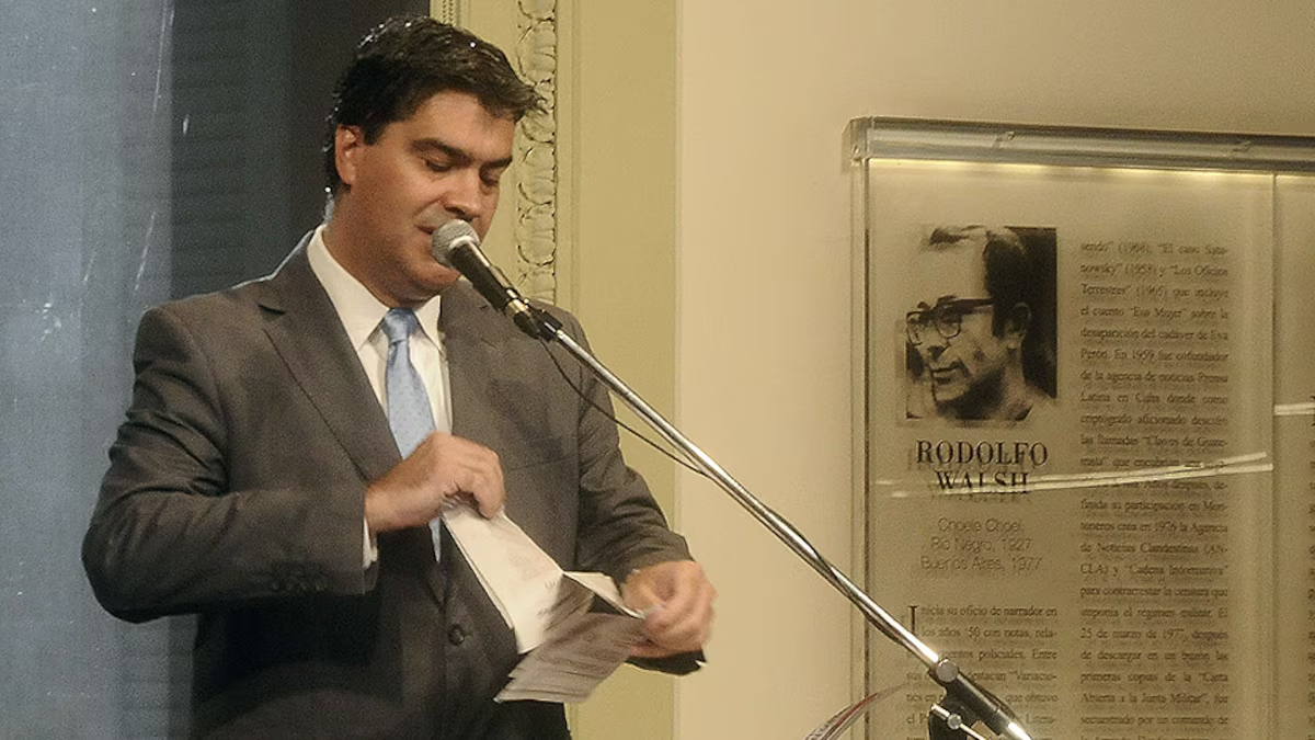 Aunque el tono del libertarismo es aún más agresivo, en los dos modelos se mantiene la tensión con la prensa y el deseo de controlar el mensaje. Fuente: Clarín Aunque el tono del libertarismo es aún más agresivo, en los dos modelos se mantiene la tensión con la prensa y el deseo de controlar el mensaje. Fuente: Clarín