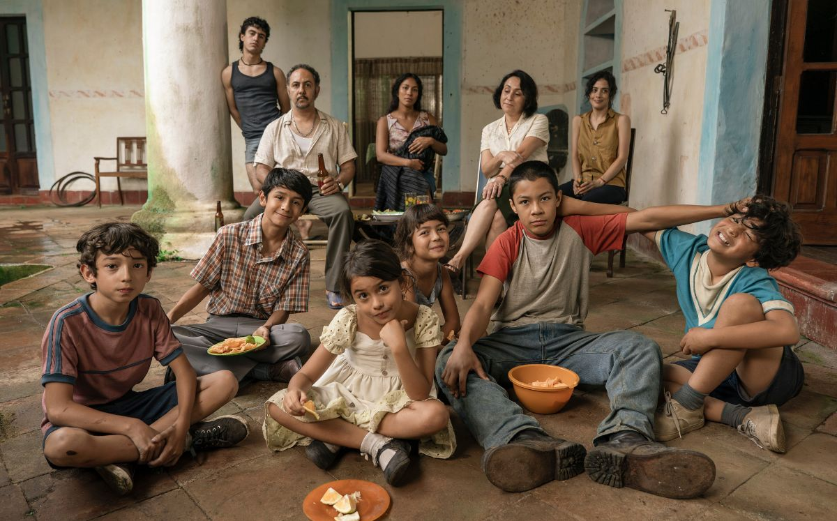 La crítica destacó su mirada sobre la infancia, la violencia y la pérdida de la inocencia, con elogios de Variety, Gizmodo, Página/12 y otros medios. Foto: Netflix. La crítica destacó su mirada sobre la infancia, la violencia y la pérdida de la inocencia, con elogios de Variety, Gizmodo, Página/12 y otros medios. Foto: Netflix.