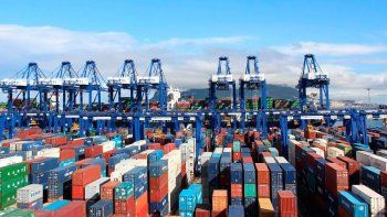 La recaudación cae por octavo mes y amenaza el superávit fiscal