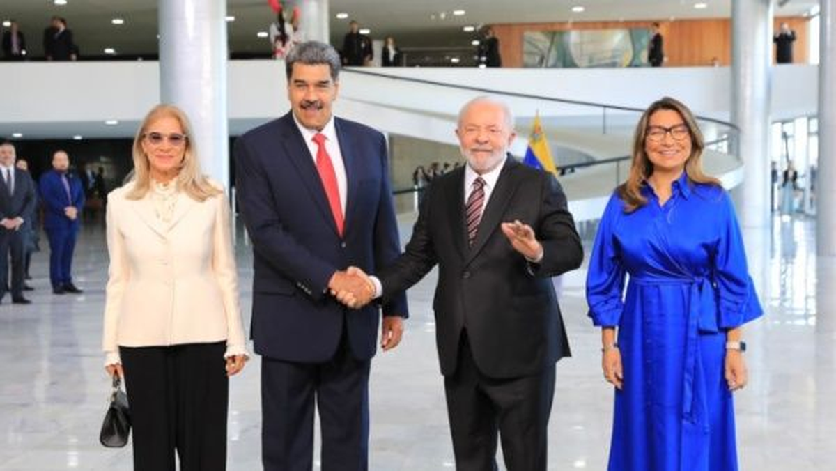 En el marco de una nueva etapa de cooperación bilateral, los mandatarios de Brasil y Venezuela inician conversaciones en el Palacio de Planalto. En el marco de una nueva etapa de cooperación bilateral, los mandatarios de Brasil y Venezuela inician conversaciones en el Palacio de Planalto.