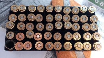 Rosario y la provisión de balas de cada uno. Por las dudas. Rosario y la provisión de balas de cada uno. Por las dudas.