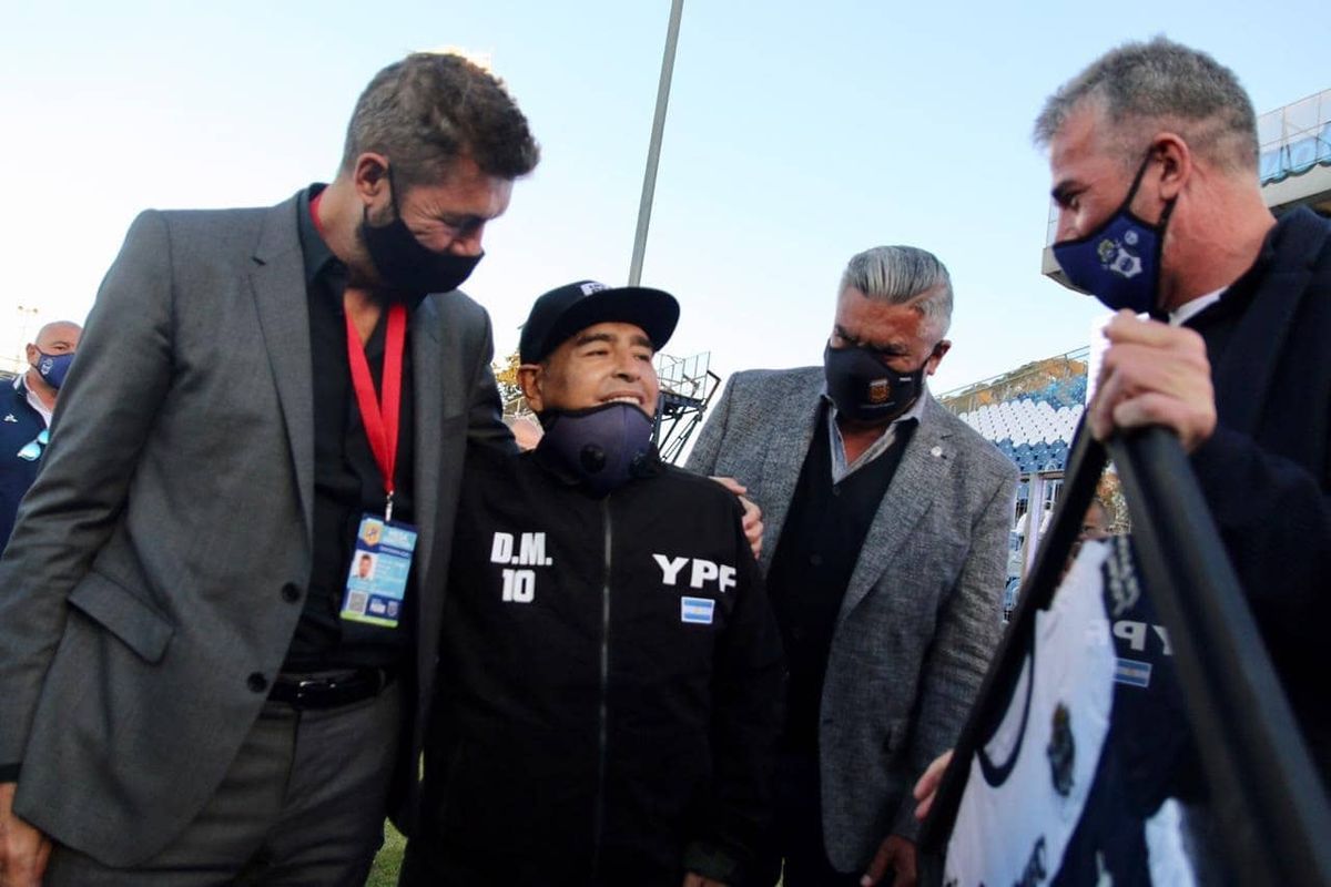 YPF en el cumpleaños último de Diego Maradona, con Claudio Tapia y Marcelo Tinelli.
