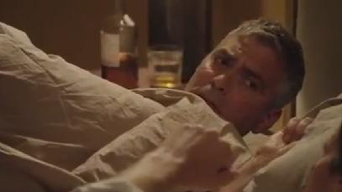 Sorprendieron a George Clooney en la cama con el marido de Cindy Crawford