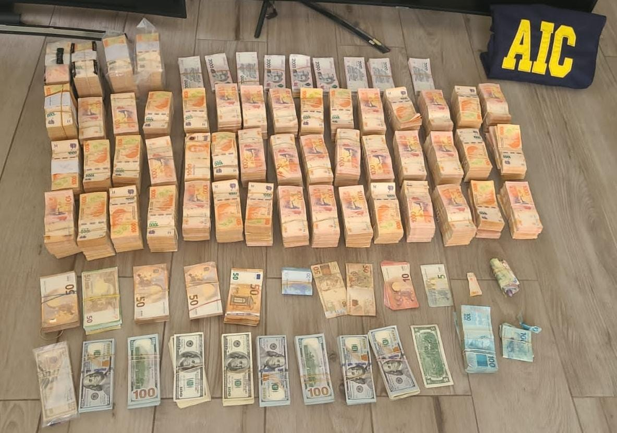 Lo incautado en el piso 12 de las Torres Amarras Center por la AIC. Lo incautado en el piso 12 de las Torres Amarras Center por la AIC. 