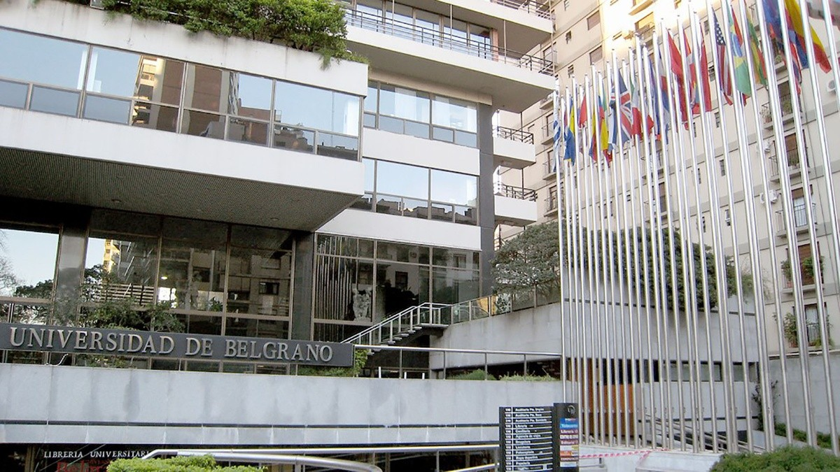 Avelino Porto fundó en 1964, en coincidencia con el Día del Maestro, la Universidad de Belgrano. Bajo su liderazgo, la institución se expandió y se convirtió en una de las más destacadas del país. Avelino Porto fundó en 1964, en coincidencia con el Día del Maestro, la Universidad de Belgrano. Bajo su liderazgo, la institución se expandió y se convirtió en una de las más destacadas del país.