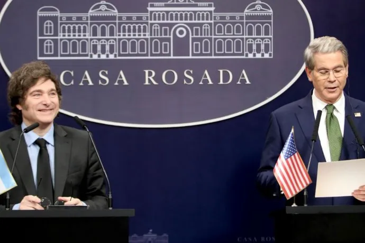 Javier Milei junto a Scott Bessent en la Casa Rosada, en una imagen de archivo.&nbsp;