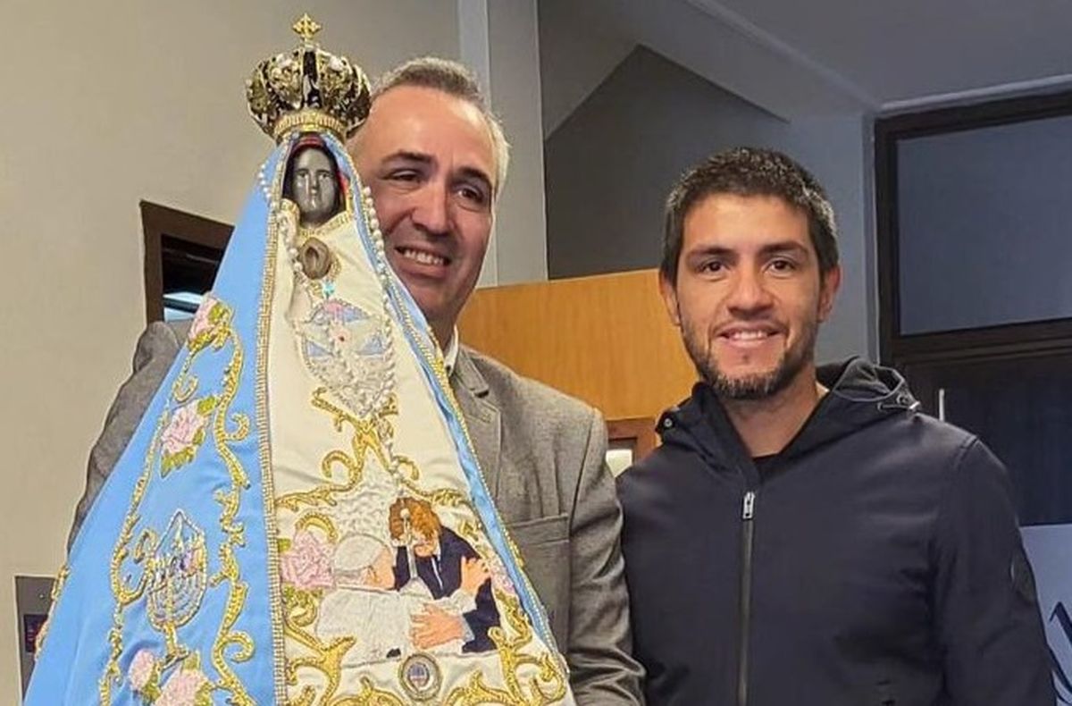 La virgen que bendijo el obispo y que fue obsequiada al Gobierno.