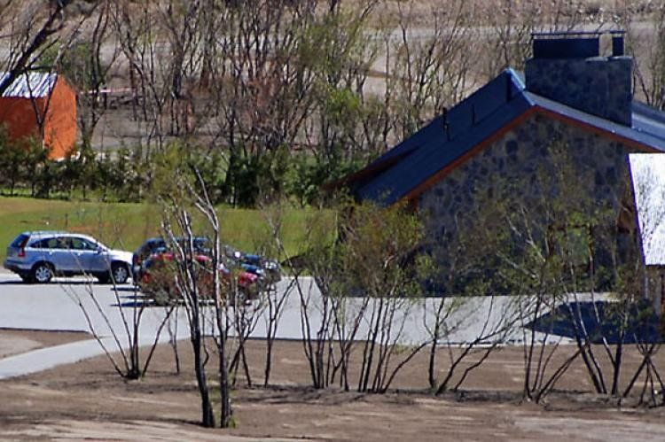 Imagen tomada por Opi en febrero de 2009, que muestra la SUV Honda CRV de Cristina Fernández, quien llegó desde El Calafate a la estancia junto a Néstor Kirchner para compartir un cordero patagónico que Lázaro había ordenado poner en el asador.