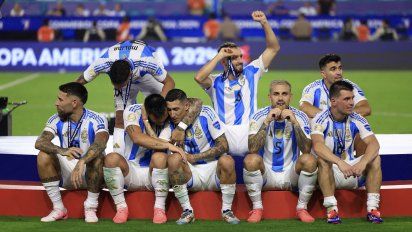 La FFF denunciará a la Selección Argentina por cantos racistas
