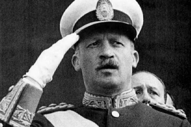 Juan Carlos Onganía, un hito en la concentración de poder presidencial. Juan Carlos Onganía, un hito en la concentración de poder presidencial.