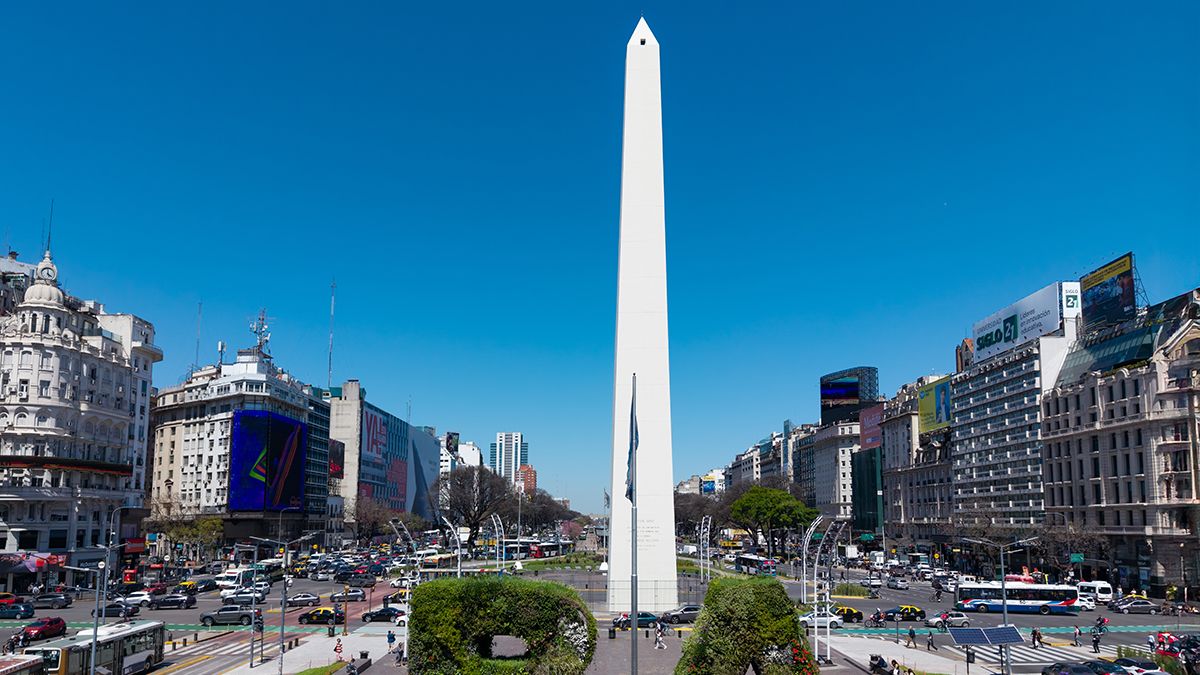 El Tour al Obelisco se transformó en una experiencia única e inédita gracias al mirador que incorporó Civitatis, la plataforma líder de excursiones. El Tour al Obelisco se transformó en una experiencia única e inédita gracias al mirador que incorporó Civitatis, la plataforma líder de excursiones.