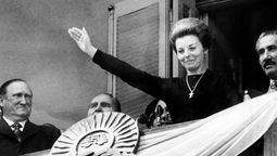 Alberto Fernández, más cerca de María Estela Martínez de Perónque de Raúl Alfonsín.