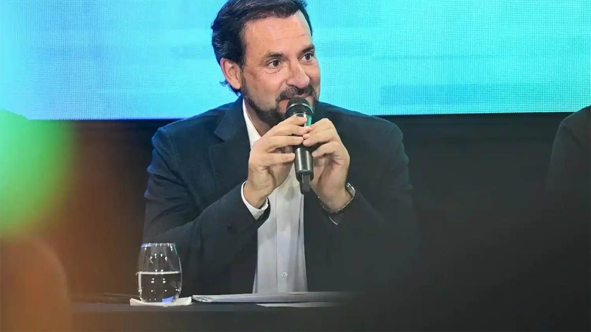 El gobernador de la Provincia de Buenos Aires, Axel Kicillof, creó el COPEC y designó al intendente de Escobar, Ariel Sujarchuk, como titular del organismo. El gobernador de la Provincia de Buenos Aires, Axel Kicillof, creó el COPEC y designó al intendente de Escobar, Ariel Sujarchuk, como titular del organismo.