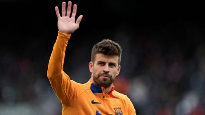 Opacado por Shakira y los escándalos, Piqué se retiró