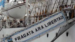 altText(¿¡!?: La fragata Libertad será parque infantil en las vacaciones de invierno)}