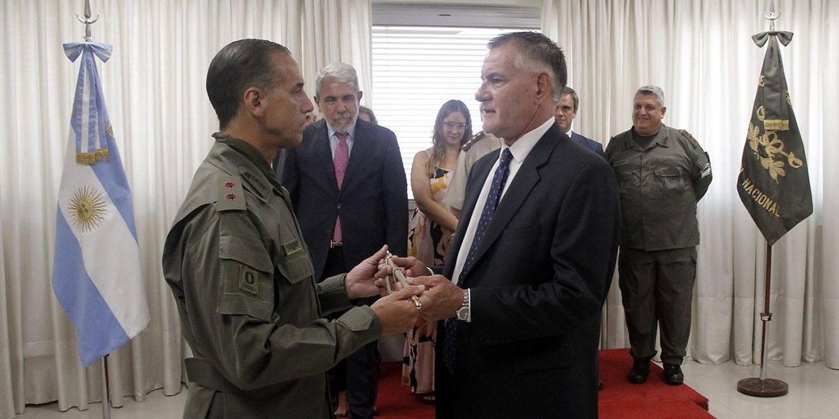 Los funcionarios participaron de la entrega de bastones de mando a diez Comandantes Mayores de la Gendarmería Nacional que ascendieron al rango de Comandantes Generales.