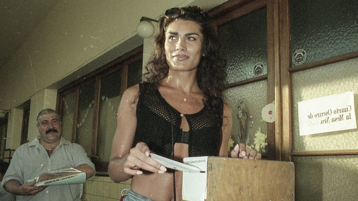 Cris Miró nunca retrocedió cuando le preguntaban por su identidad. La sostuvo hasta el día de su muerte a los 33 años, a causa de un linfoma. Cris Miró nunca retrocedió cuando le preguntaban por su identidad. La sostuvo hasta el día de su muerte a los 33 años, a causa de un linfoma.