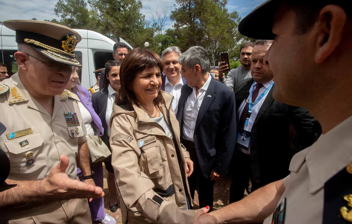 Patricia Bullrich con Prefectura, en Embalse Río Tercero Patricia Bullrich con Prefectura, en Embalse Río Tercero