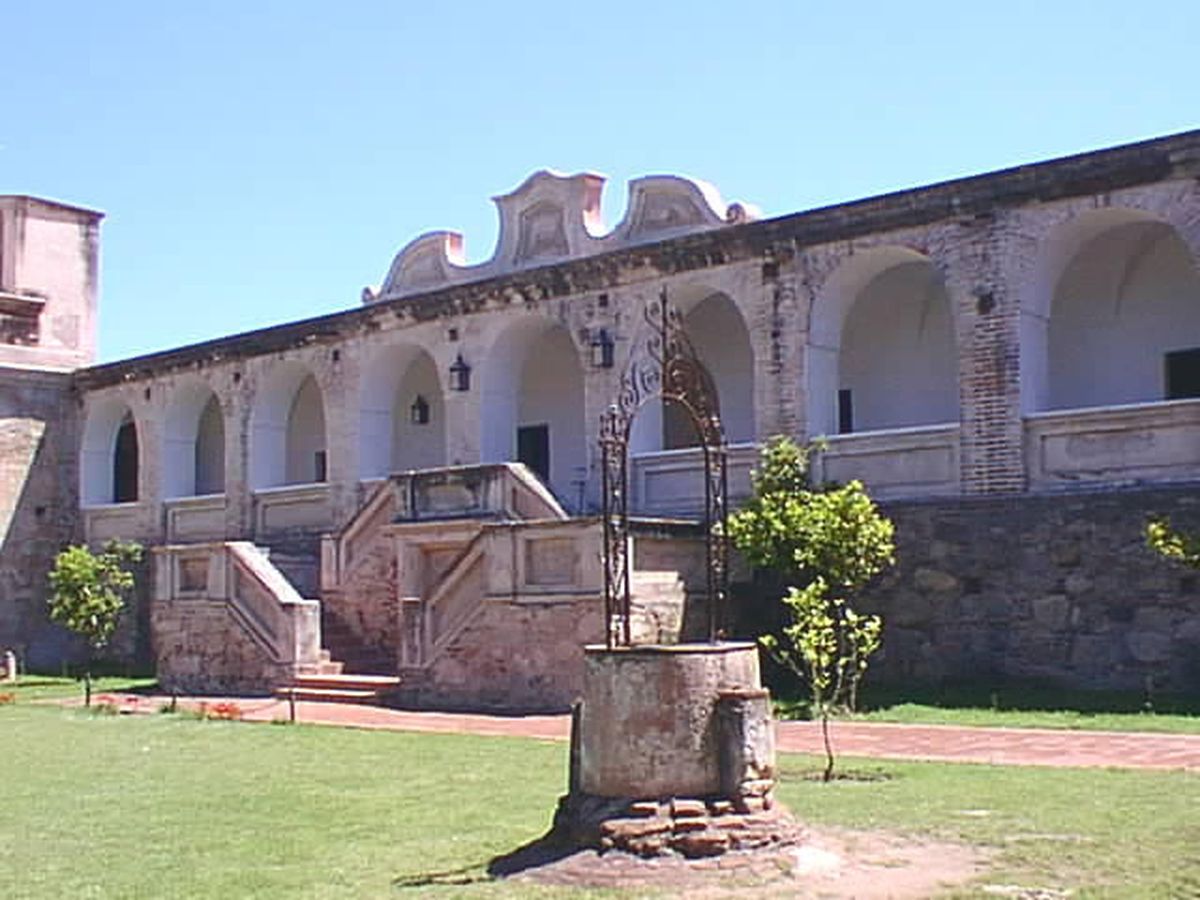 Museo Nacional Estancia Jesuítica de Alta Gracia y Casa del Virrey Santiago de Liniers, a 36 Km. de Córdoba Capital. Museo Nacional Estancia Jesuítica de Alta Gracia y Casa del Virrey Santiago de Liniers, a 36 Km. de Córdoba Capital.
