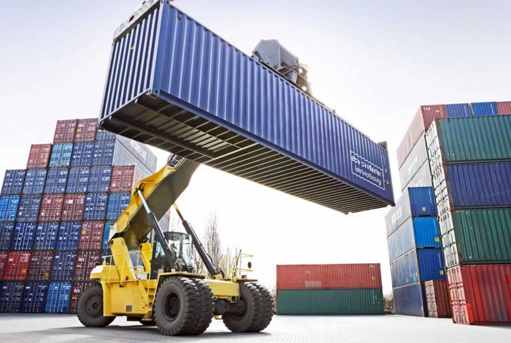 Manuel Adorni adelantó que va a reducir a la mitad la cantidad de productos que requieren la presentación de declaraciones juradas para exportar. Manuel Adorni adelantó que va a reducir a la mitad la cantidad de productos que requieren la presentación de declaraciones juradas para exportar.