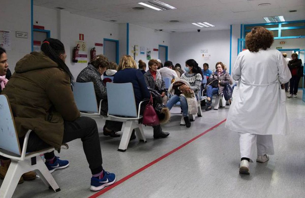 Los hospitales públicos reciben cada vez más pacientes que antes contaban con cobertura de obras sociales y prepagas, pero tuvieron que darse de baja por perder los empleos debido al ajuste económico de Javier Milei.