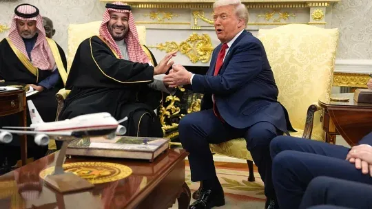 Donald Trump junto al príncipe de Arabia Saudita despotrica contra Jamal Khashoggi (crimen saudí) Donald Trump junto al príncipe de Arabia Saudita despotrica contra Jamal Khashoggi (crimen saudí)