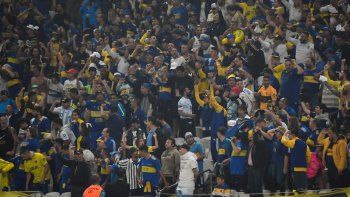 La Seguridad de San Pablo detuvo a seis hinchas de Boca Juniors por gestos racistas y antisemitas en las tribunas. (Foto: Cortesía Clarín). La Seguridad de San Pablo detuvo a seis hinchas de Boca Juniors por gestos racistas y antisemitas en las tribunas. (Foto: Cortesía Clarín).
