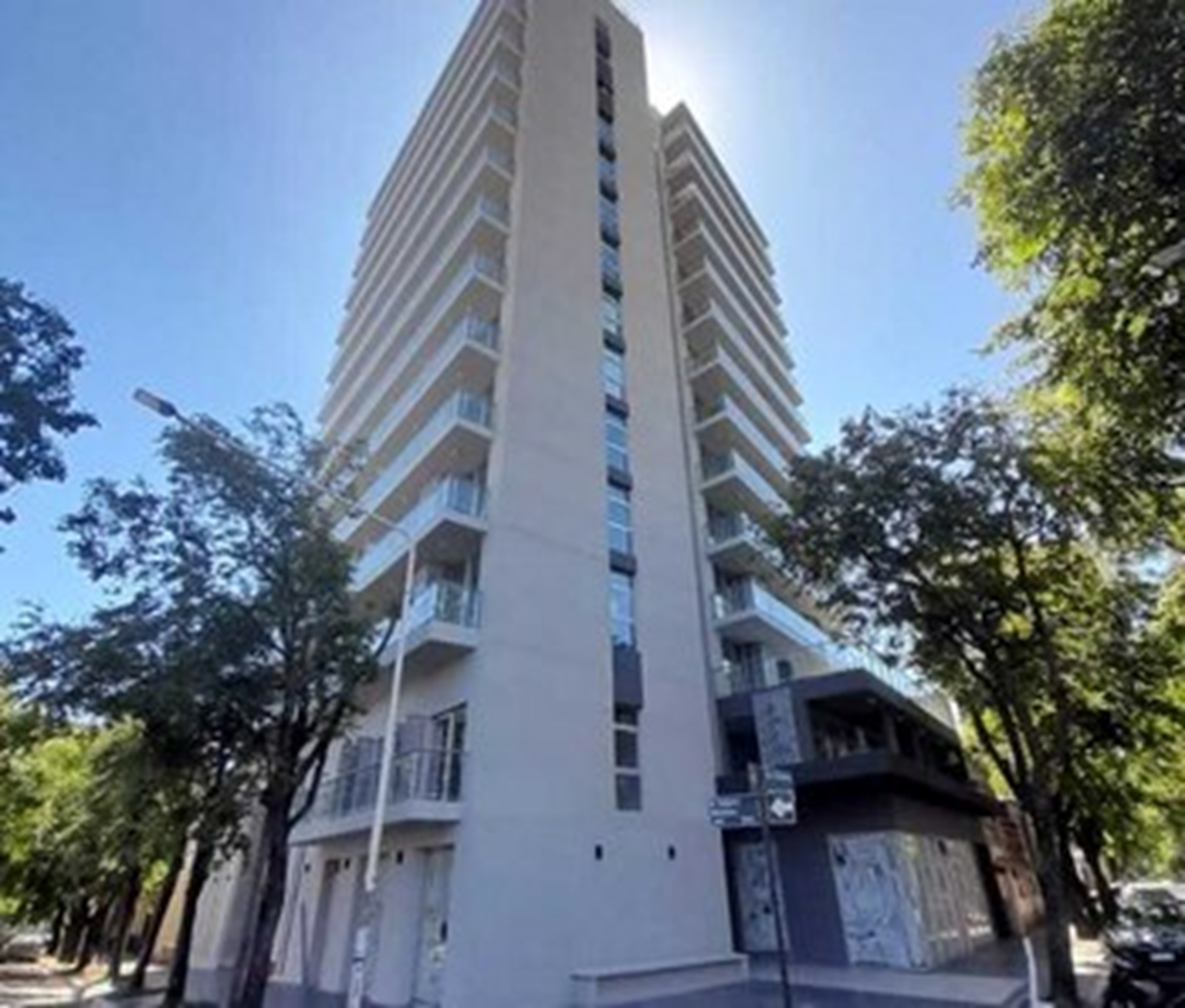 Torre Live en Paraná. En sus pasillos se cruzan funcionarios públicos y empresarios privados que contrata el Estado de Entre Ríos