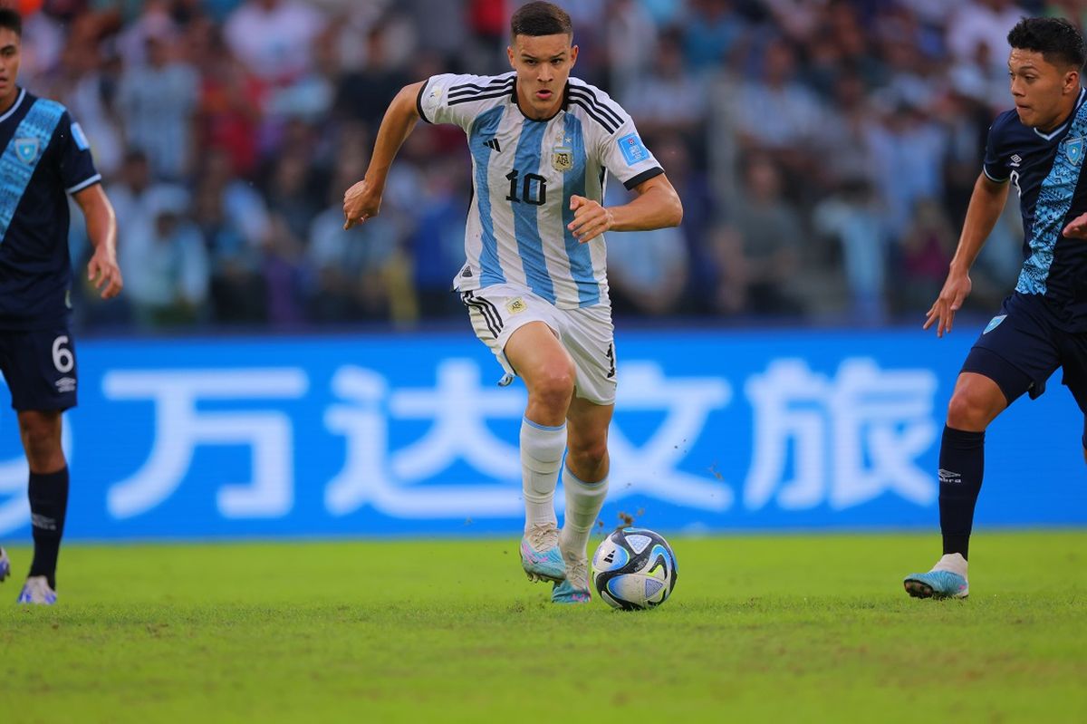 Racing trajo a Valentín Carboni a préstamo Racing trajo a Valentín Carboni a préstamo