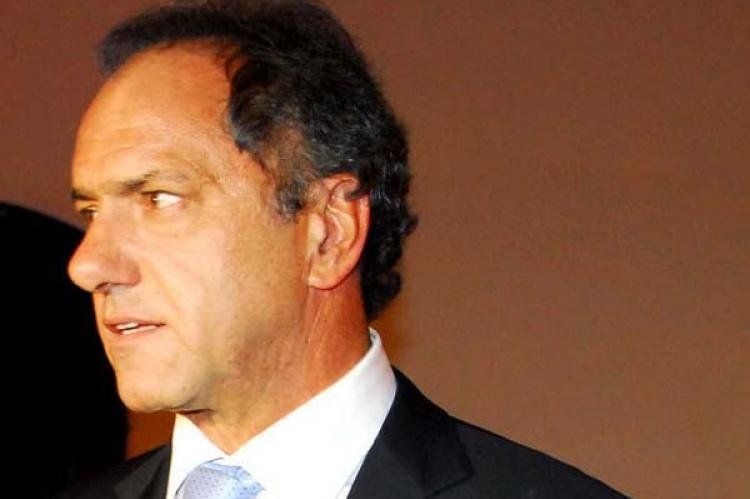 Daniel Scioli, en una fuerte disyuntiva.-