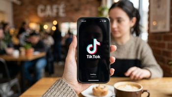 Hay más contenido que nunca en TikTok y captar atención es más difícil, aunque el algoritmo todavía favorece a quienes retienen audiencia. Hay más contenido que nunca en TikTok y captar atención es más difícil, aunque el algoritmo todavía favorece a quienes retienen audiencia.