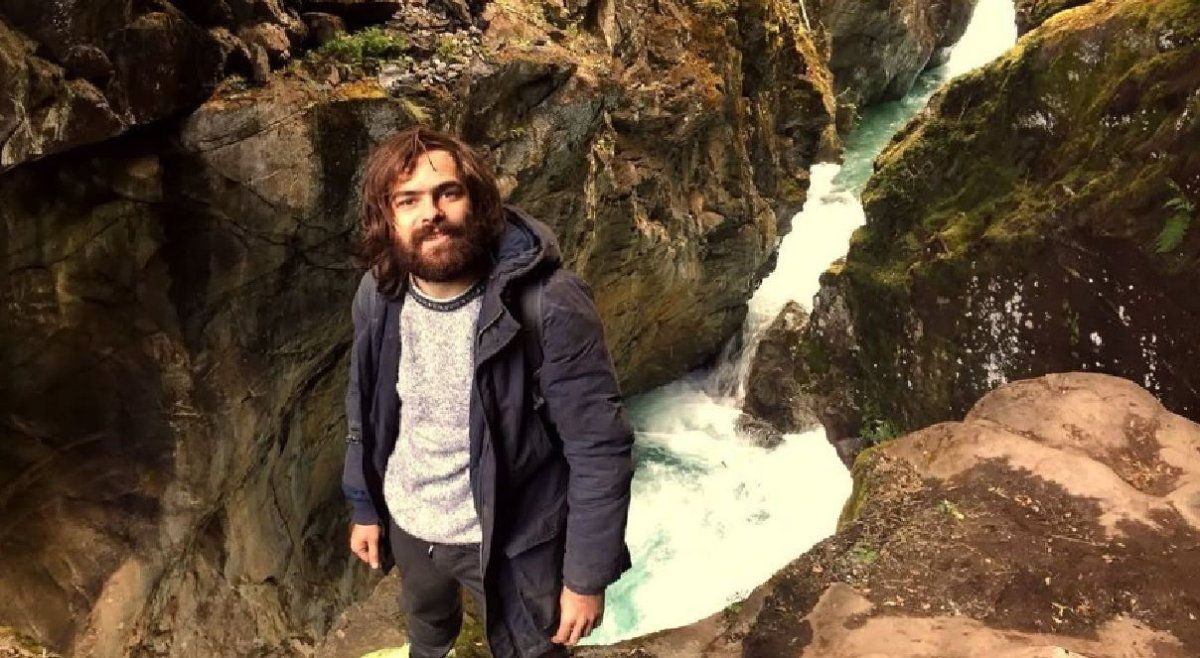 Peter Lanzani sorprendió a sus fanáticos al cambiar su look luego de ser tildarlo de linyera.