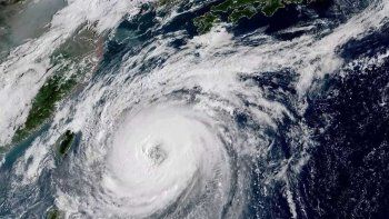 Japón sufre el paso de un tifón. Japón sufre el paso de un tifón.