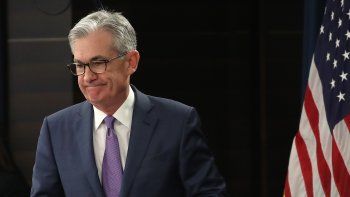 Mientras nuevos datos impulsan a la Fed a mantener las tasas de interés, Trump presiona