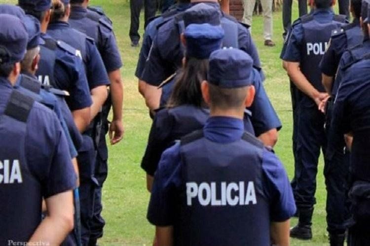Policías bonaerenses, bordeando lo ridículo.